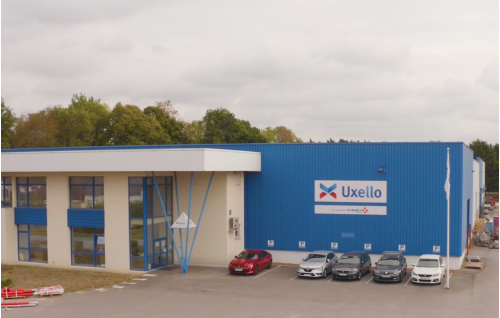 Photo aérienne de l'usine de préfabrication Uxello à Ressons-le-Long.